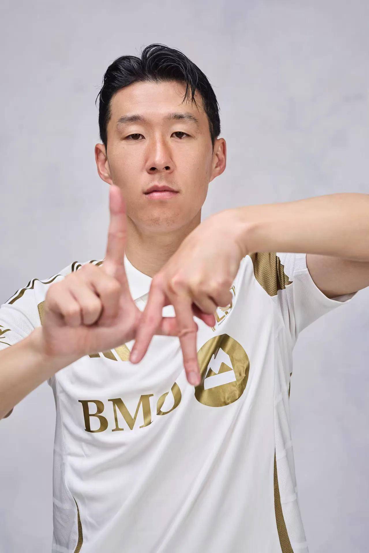 包含巴西绝杀多特蒙德，孙兴慜打破历史纪录的词条