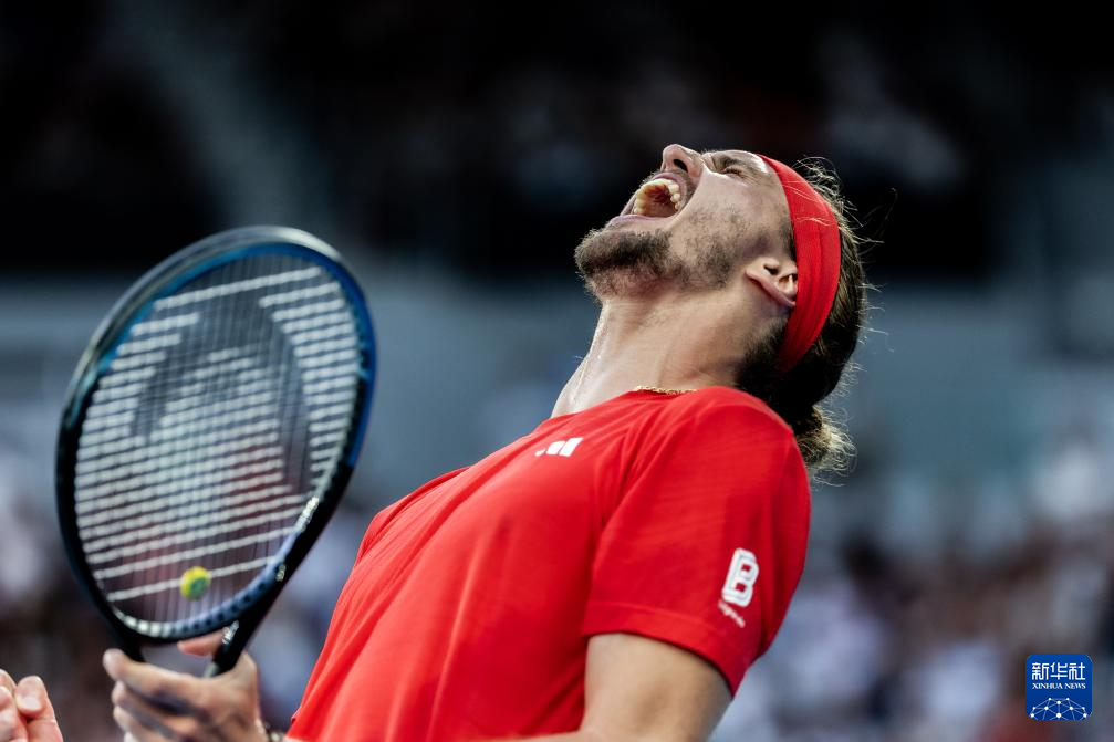包含欧洲网球队绝杀澳大利亚网球队，兹维列夫爆发神勇的词条