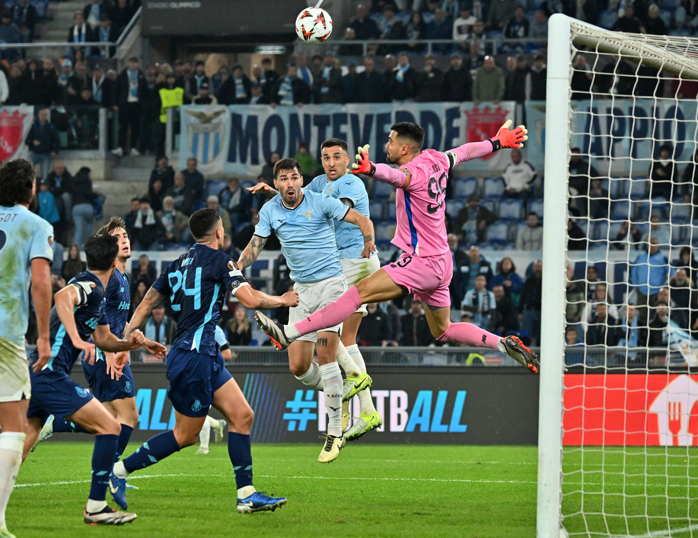 开云体育在线-切尔西对决波尔图，球队备战全面开展