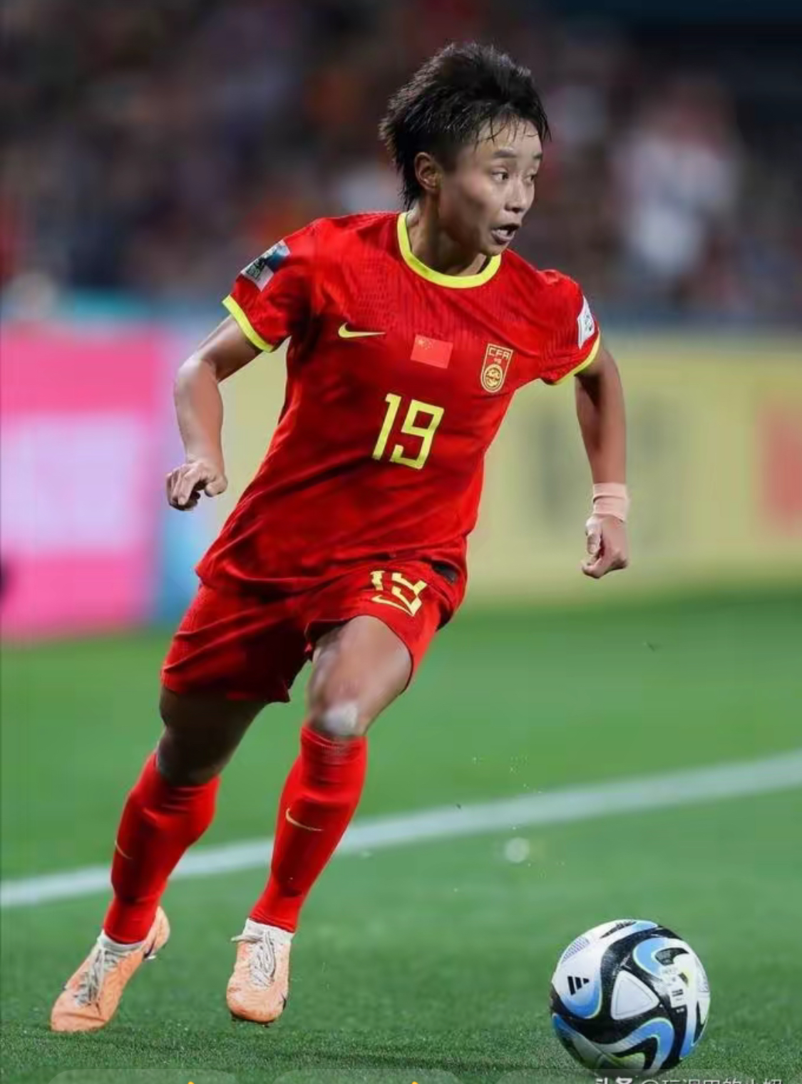 关于扬眉吐气:女足队员精神状态高昂的信息 关于扬眉吐气:女足队员精神状态高昂的信息