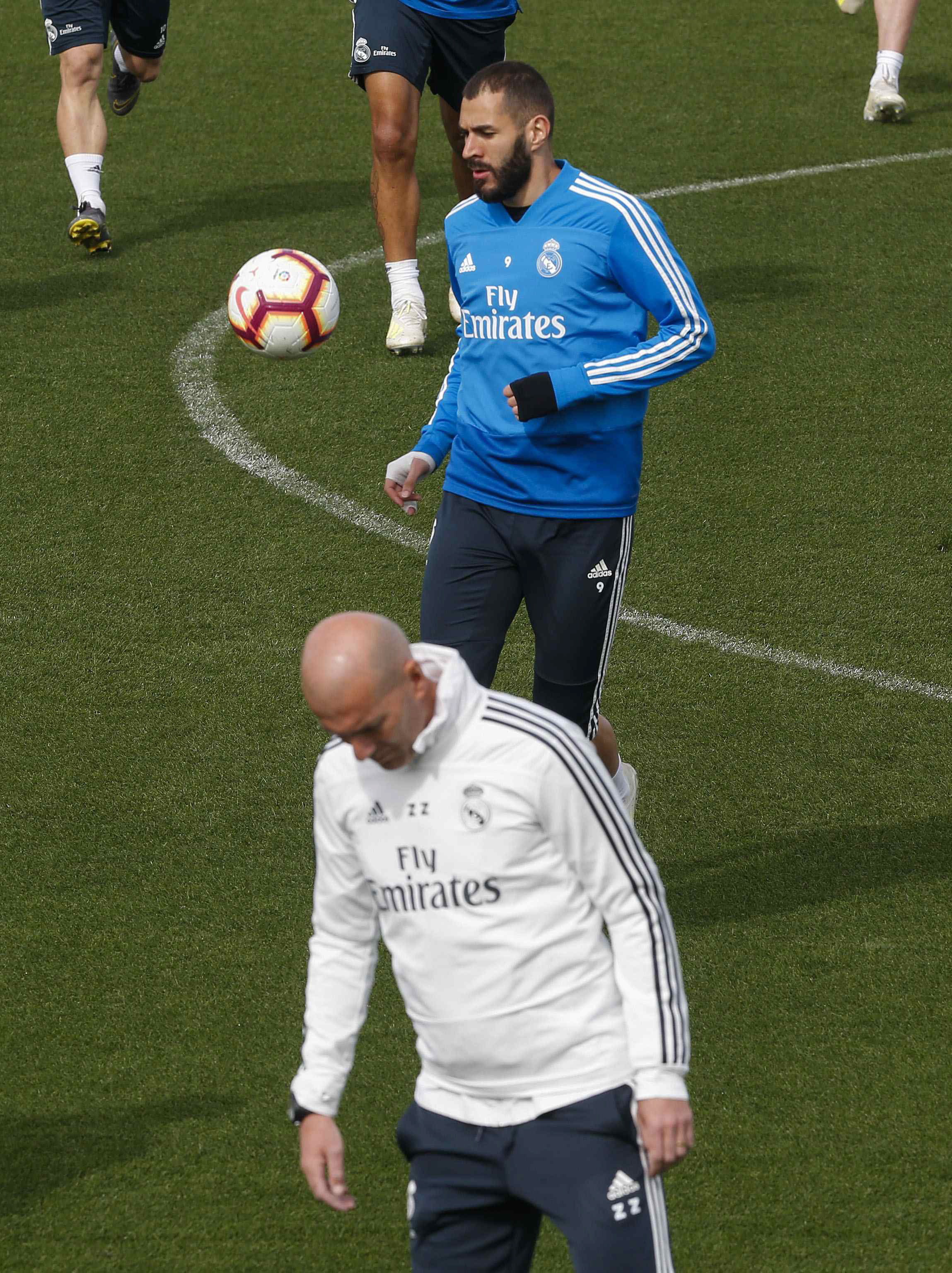 真情拥抱！各队球员积极训练备战