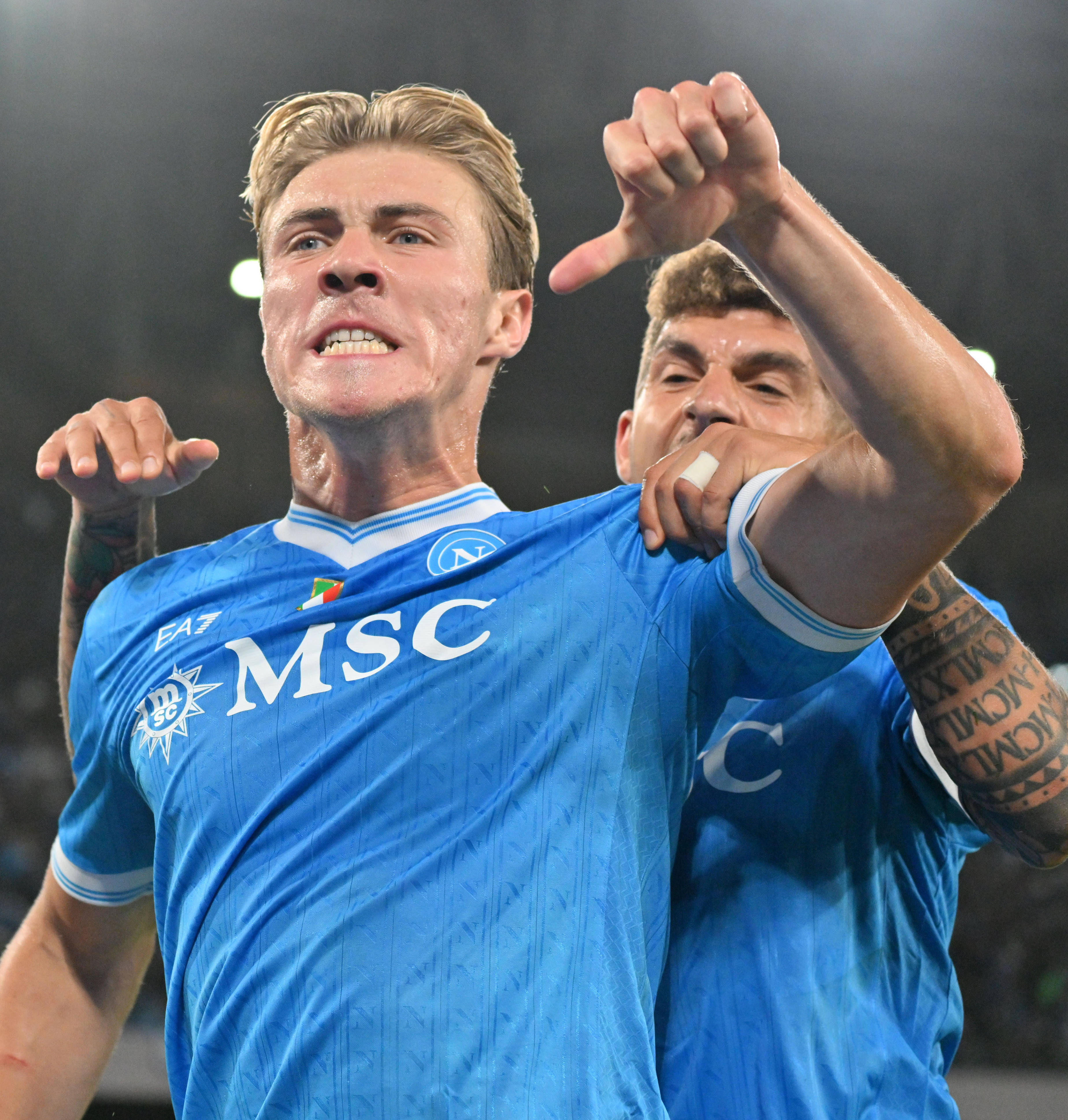 开云体育入口-包含热那亚迎战巴塞罗那：意甲球队决心取得胜利的词条