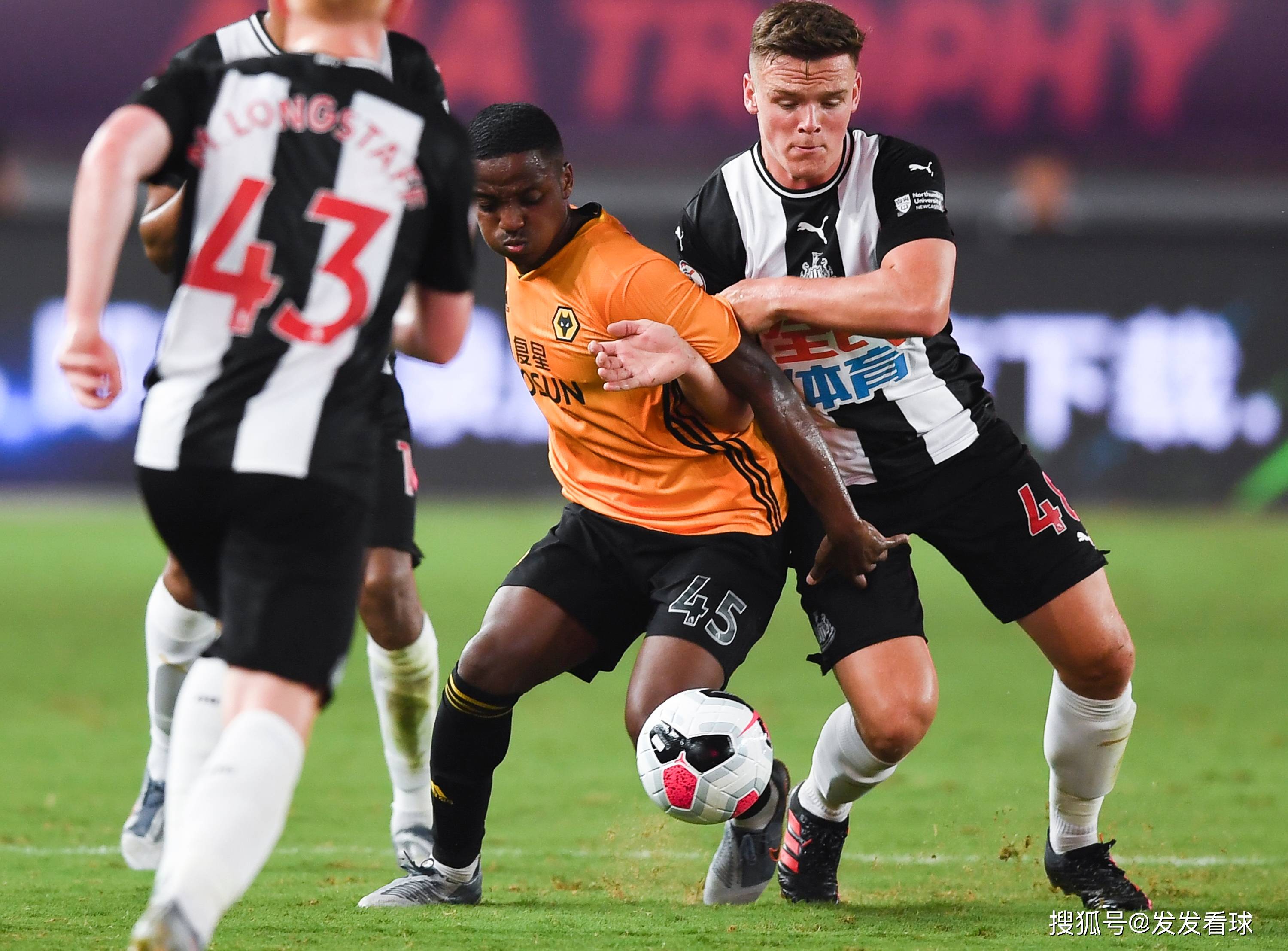 包含纽卡斯尔客场逼平对手,难逾困境的词条 包含纽卡斯尔客场逼平对手,难逾困境的词条