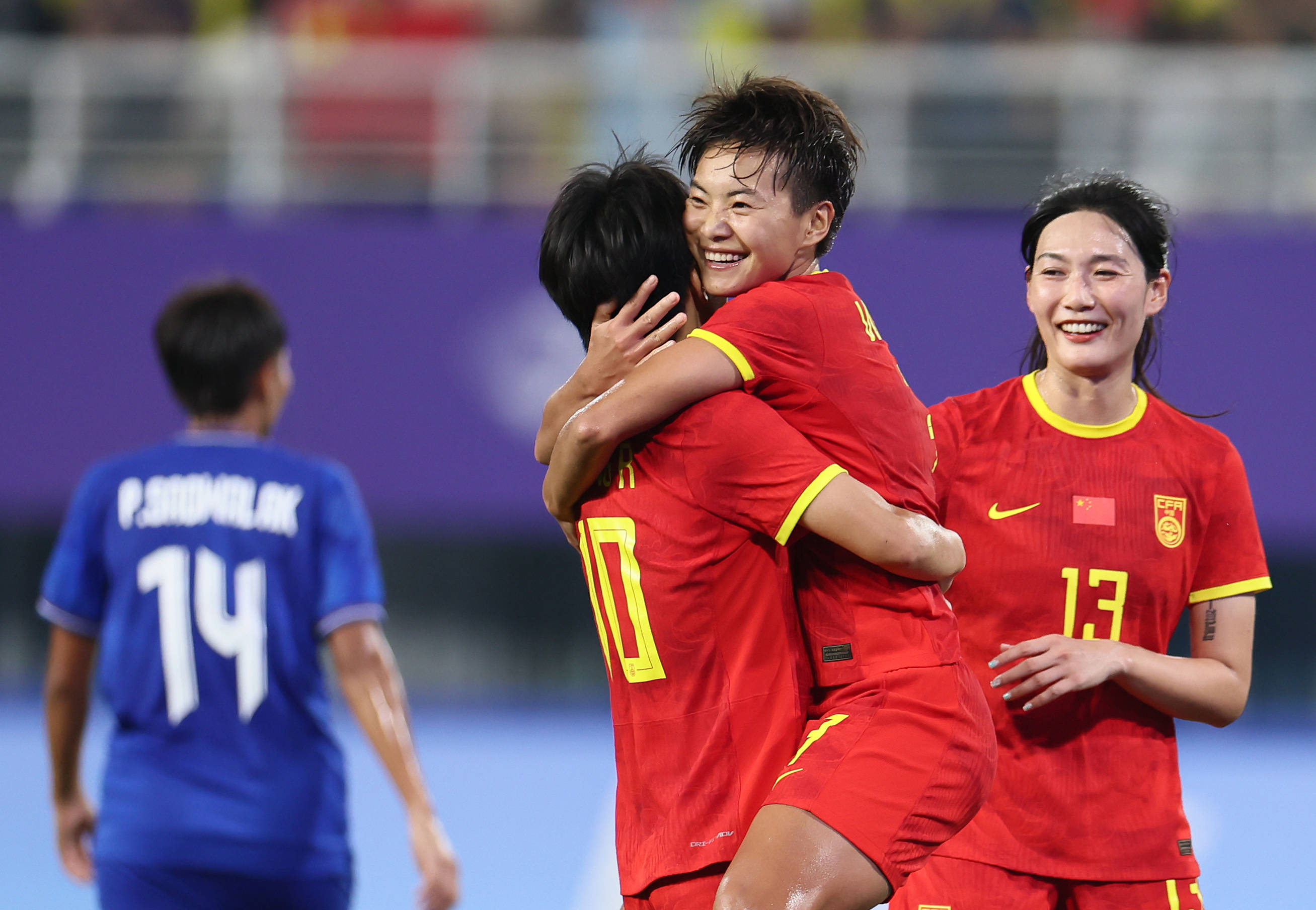 开云平台-全力出击！女足比赛绽放最强战意