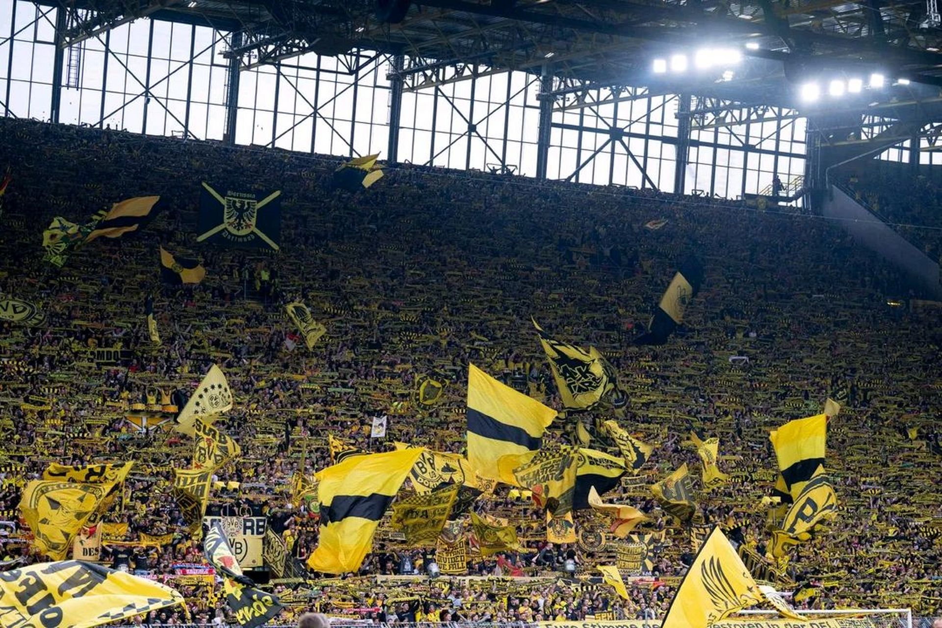 开云官方app入口-包含多特蒙德连胜收官，冲击联赛冠军的词条