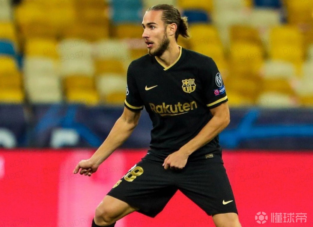 包含瓦伦西亚球员恢复健康，与主教练展开关键讨论的词条