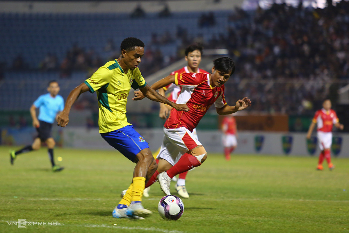 全球球队在争夺胜利中展现风采 全球球队在争夺胜利中展现风采