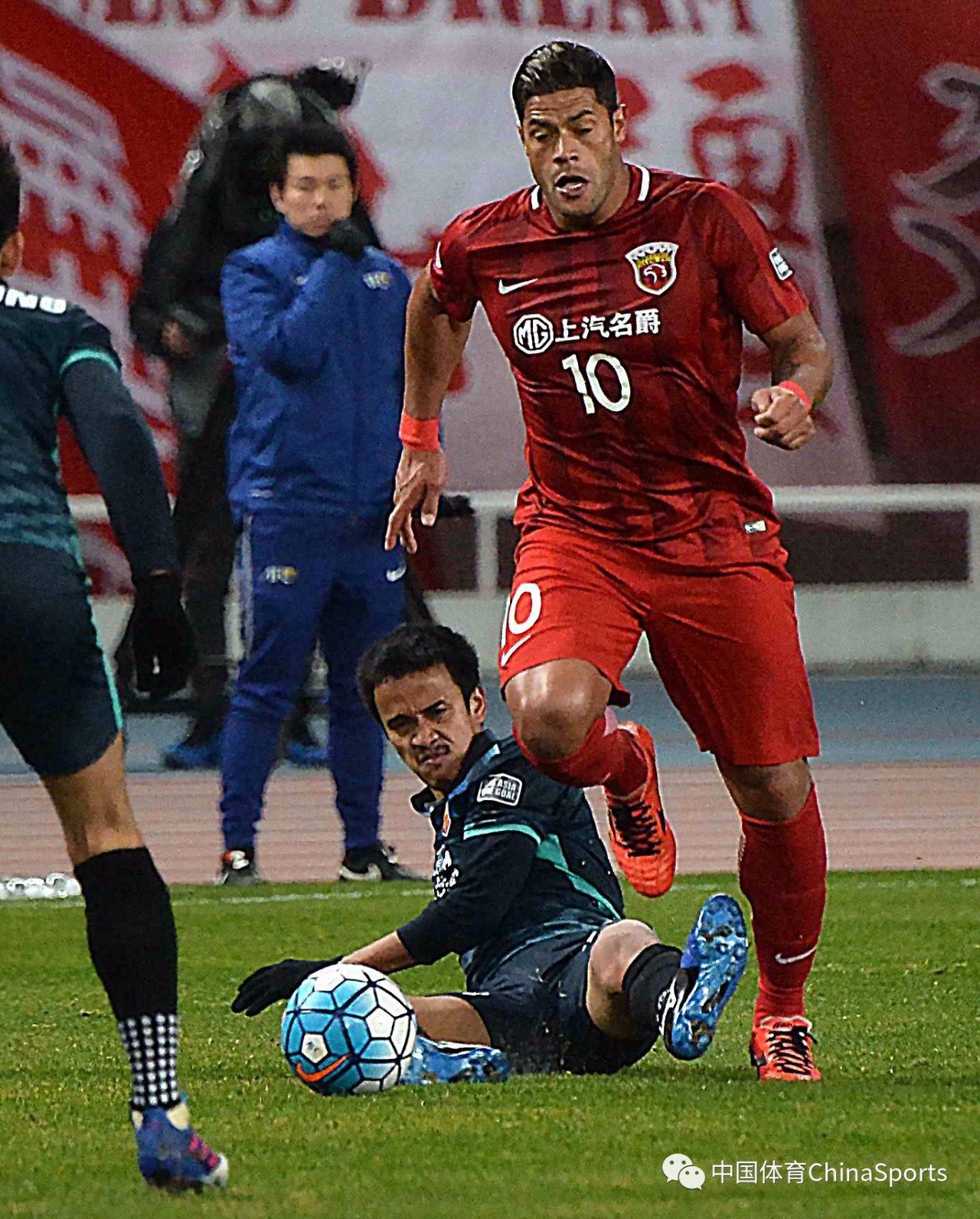 关于亚冠联赛:上海上港逆转胜埃因霍温,晋级半决赛的信息 关于亚冠联赛:上海上港逆转胜埃因霍温,晋级半决赛的信息