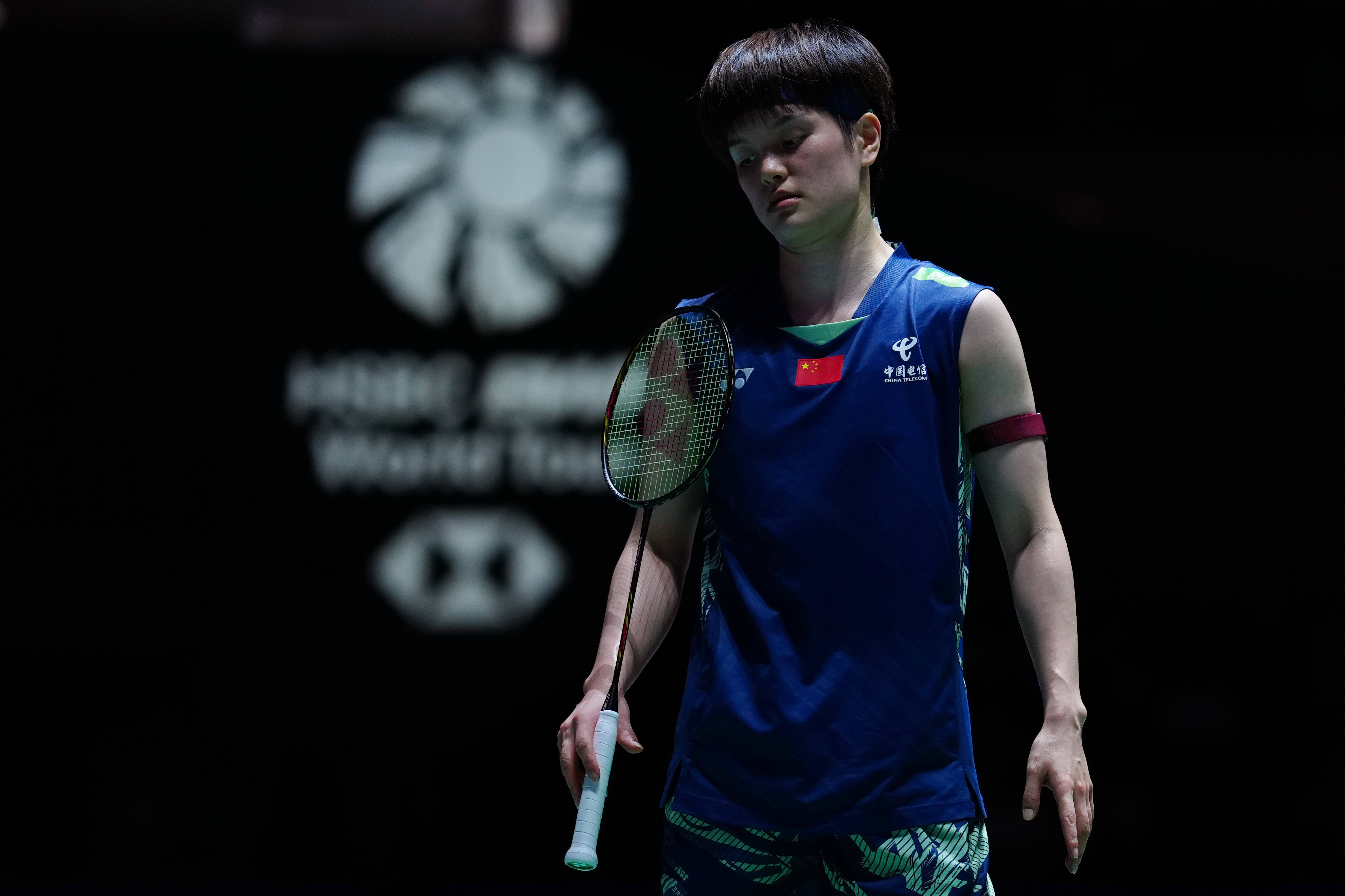 羽毛球比赛选手凭借技巧，夺得冠军