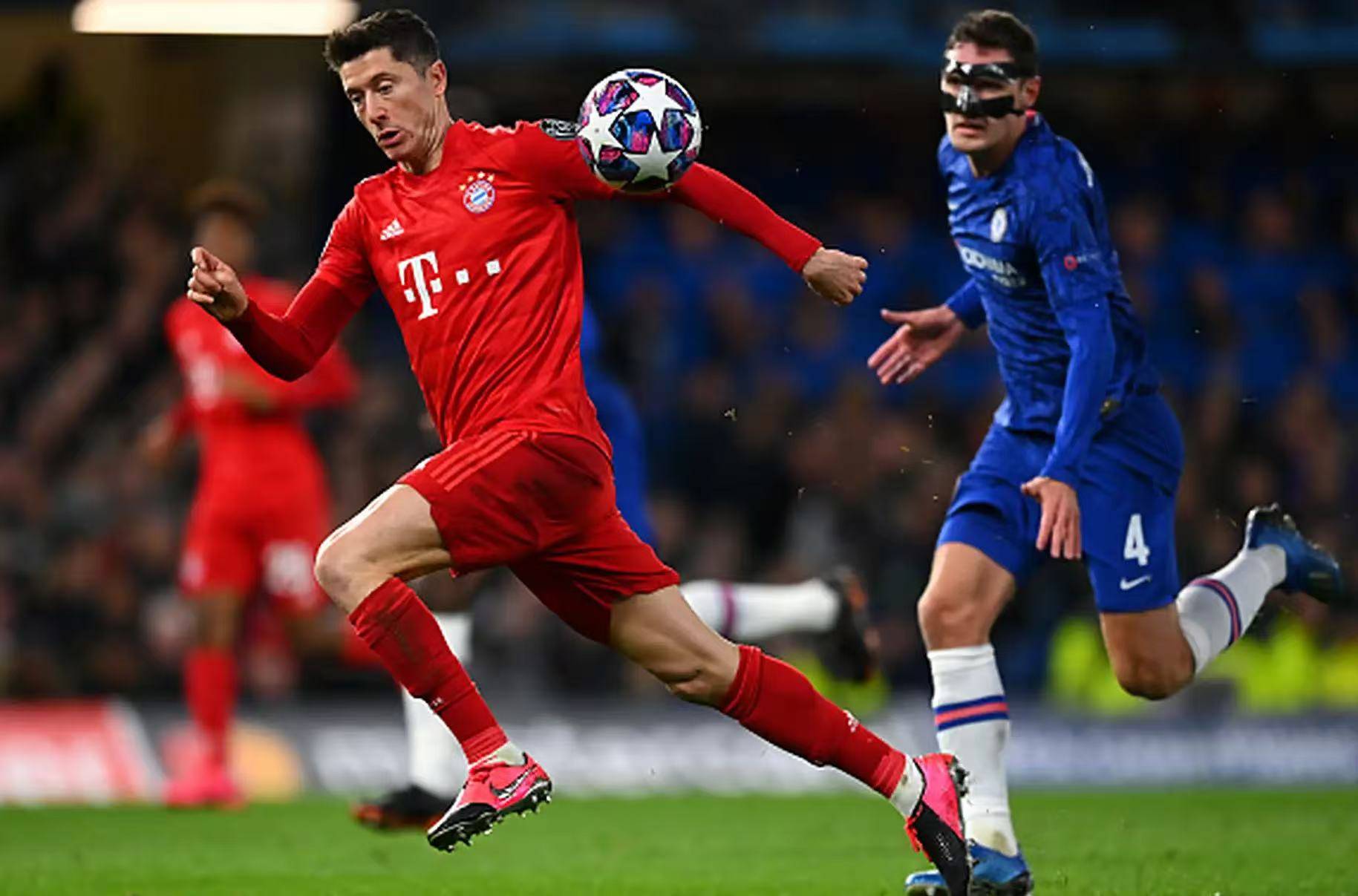 包含拜仁慕尼黑惨遭失利积分榜下滑的词条