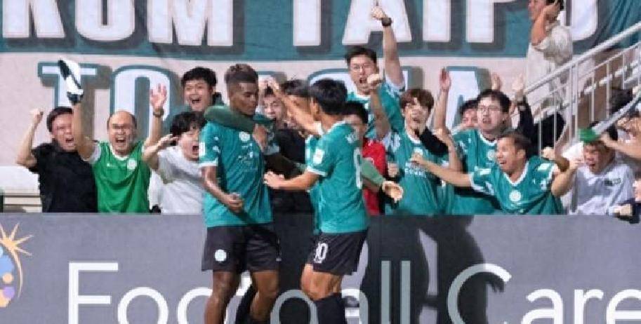 关于朗斯队实现连胜，积分暂列联赛榜首的信息