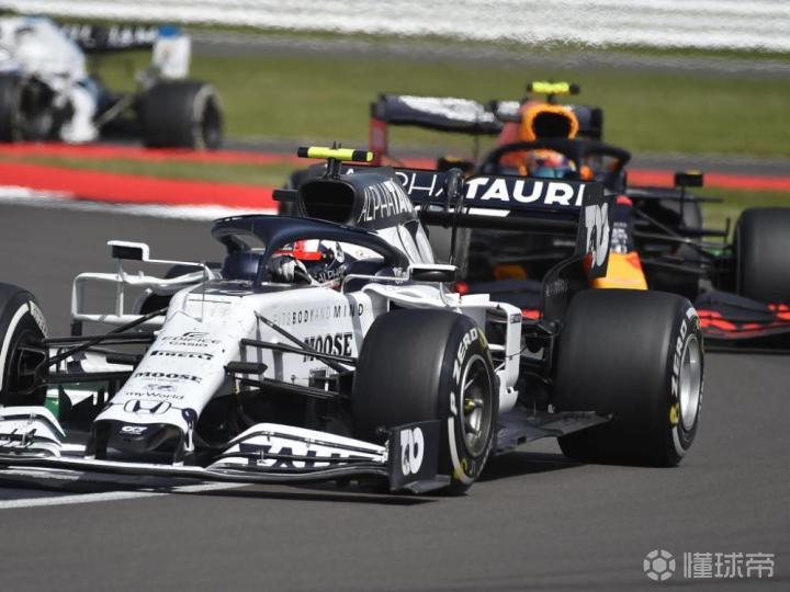 关于红牛二队碾压迈凯伦，塞恩斯点燃赛场的信息