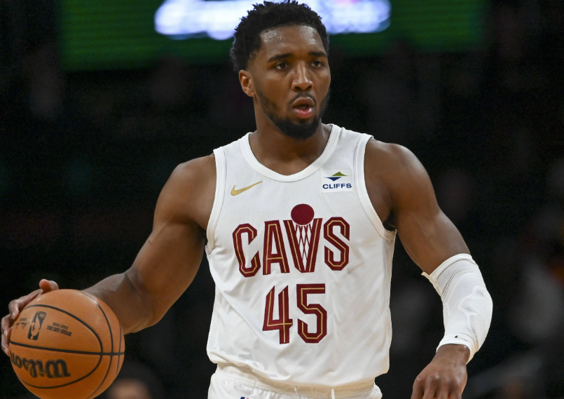 开云体育登录-包含热火轻取太阳，米切尔刷新纪录的词条