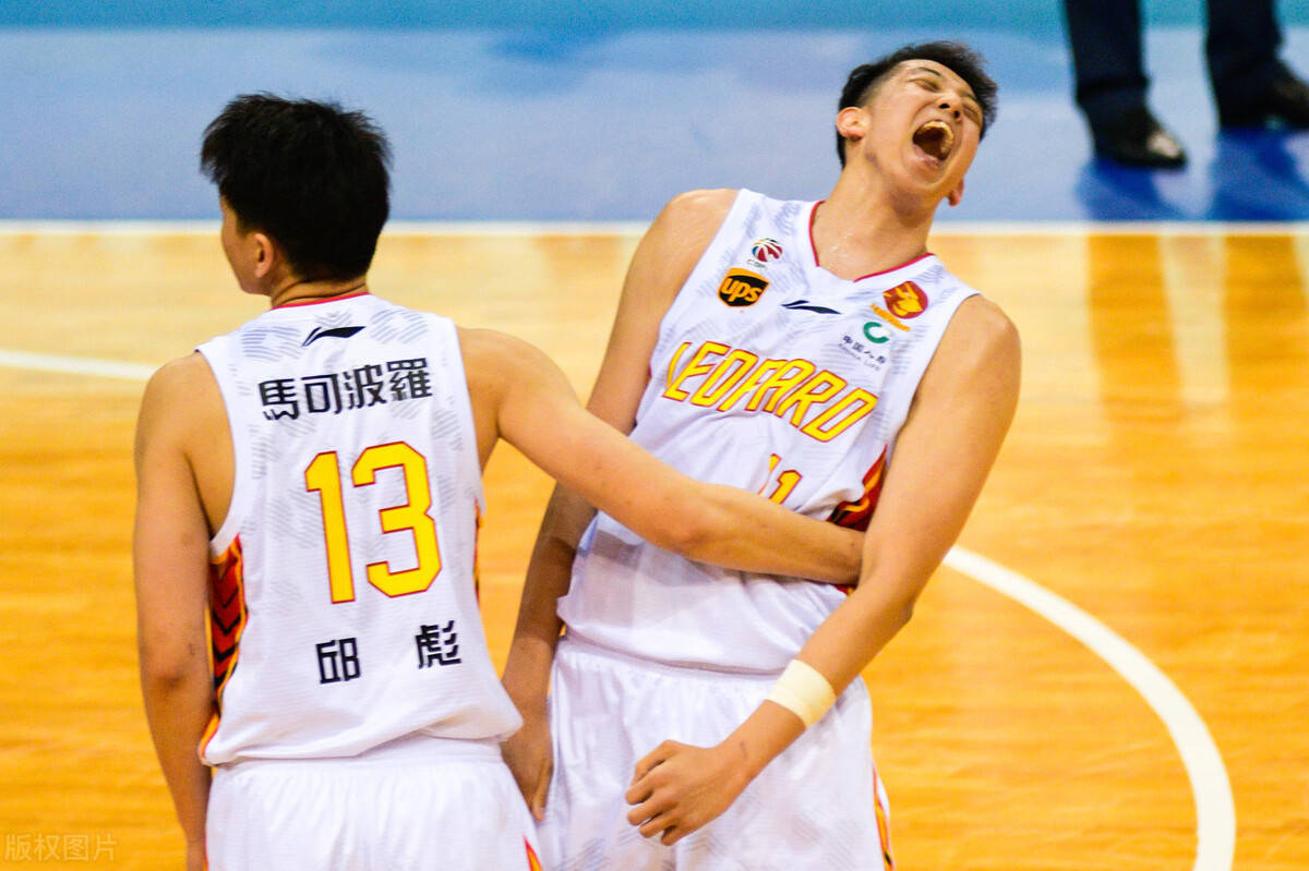 开云体育中国-包含广州队轻取太阳，布克刷新纪录的词条