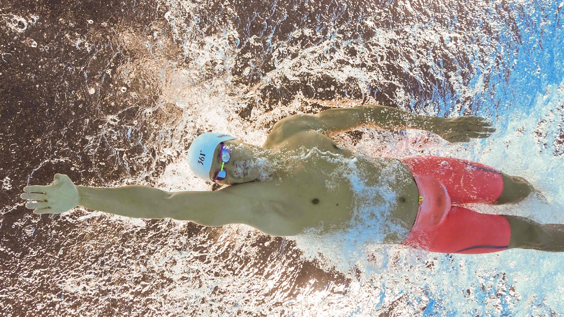 跨界争锋，当F1赛道驶入篮球场，广厦队如何险胜尼克斯号