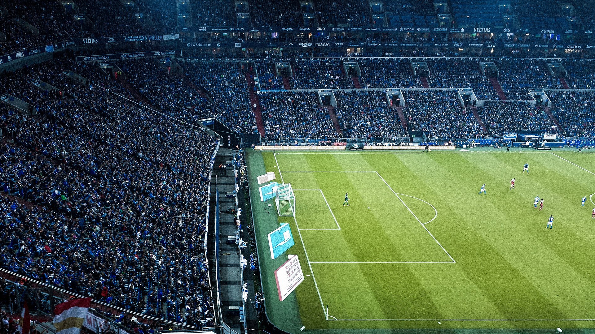 当紫金军团遭遇蜂王,拉梅洛·鲍尔攻防两端的统治性表演如何撕裂湖人防线