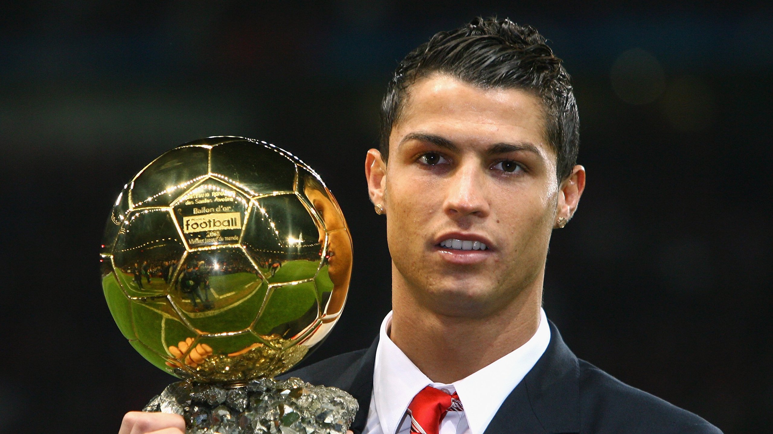 维尼修斯扛起全队,智利碾压哥伦比亚背后的战术革命